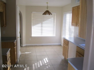 Kitchen & Eat in Area