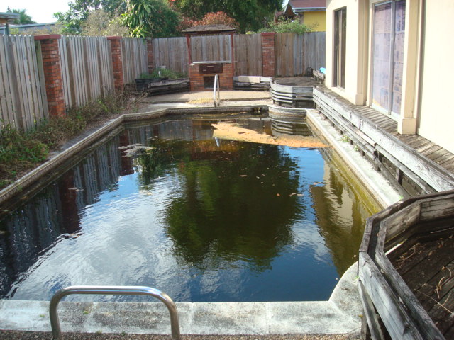 POOL ARE LOOKING WEST