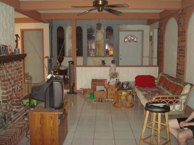 LIVING ROOM LOOKING NORTH TO FRONT DOOR