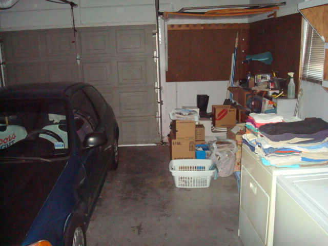 GARAGE / LANUDRY