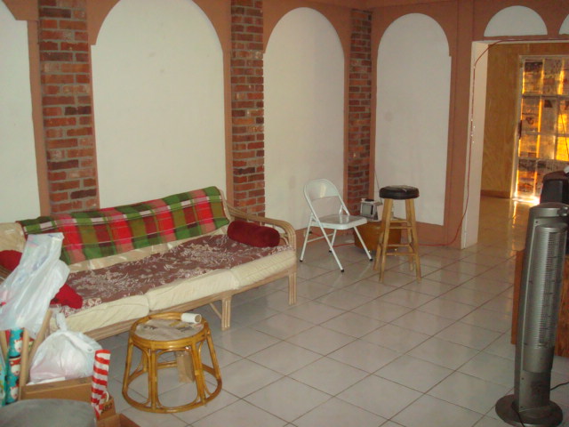 LIVING ROOM LOOKING EAST TOWARD BACK DOOR