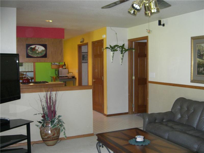 From family room to kitchen & breakfast nook