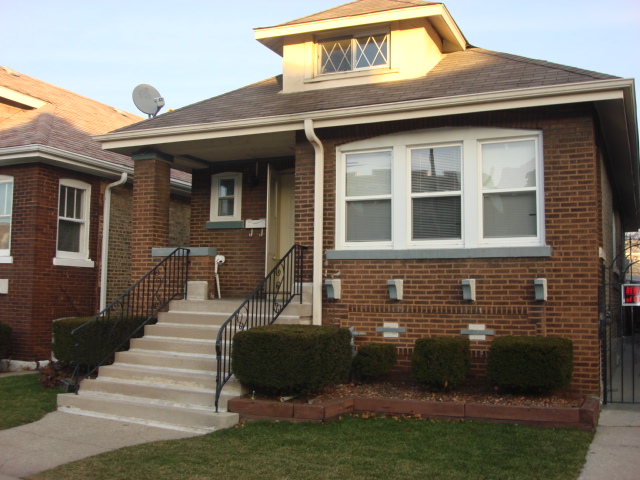 2107 S 50th AVE, Cicero, IL 60804 By Santiago Kensel Sanchez (Listed by  /Venta/Casas/Cicero/)