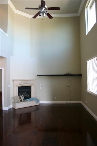 Fireplace/family rom view w/ ceiling fan