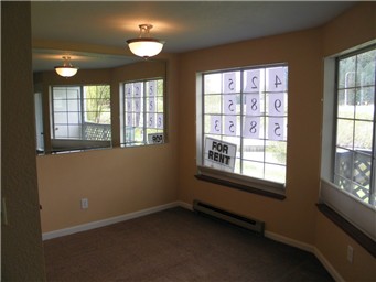 dining area with views