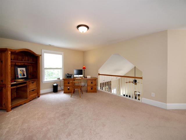 Bonus room/loft with closet could be fourth bedroom