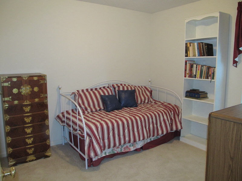 Two secondary bedrooms