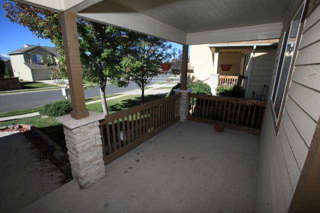 Covered front porch!