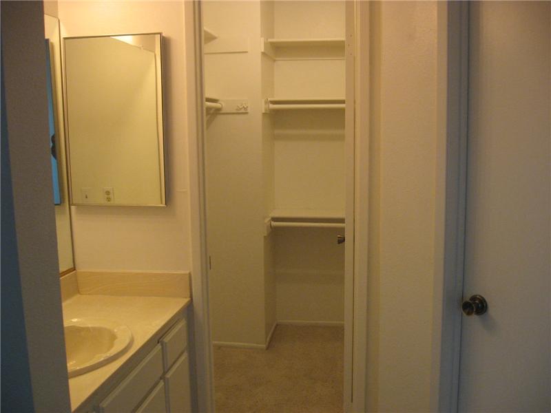 bed 3 vanity and walk in