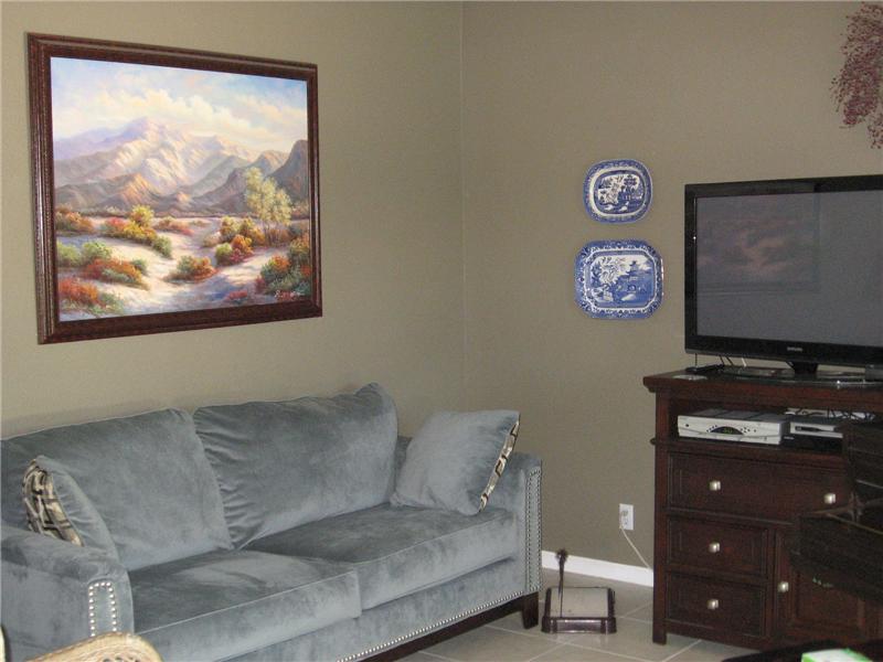 Vaulted Ceiling In Living