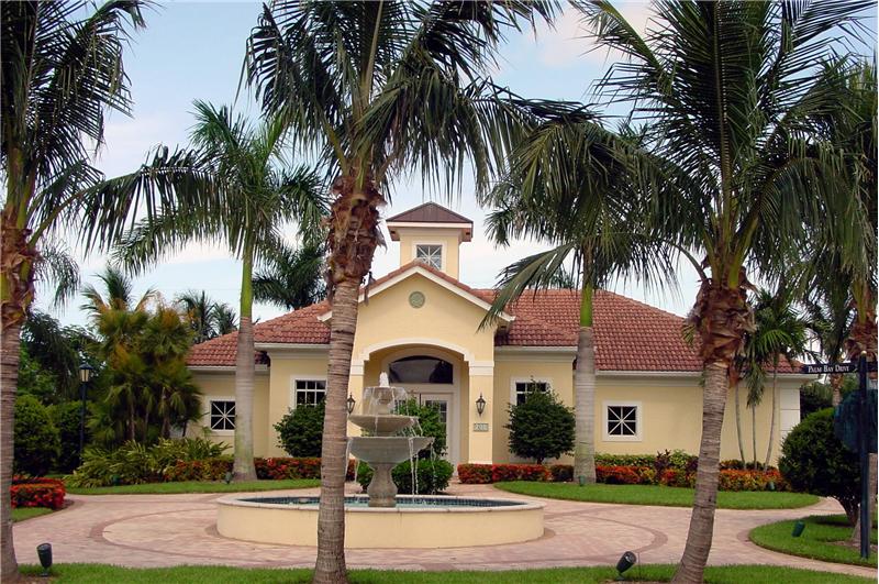 COMMUNITY POOL & CLUB HOUSE