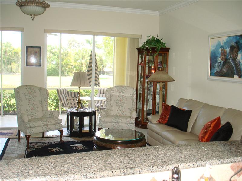 LARGE LIVING ROOM WITH LAKE VIEWS