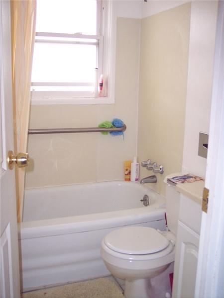 Upper level bathroom.