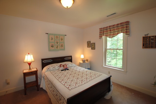 2nd bedroom with cedar closet