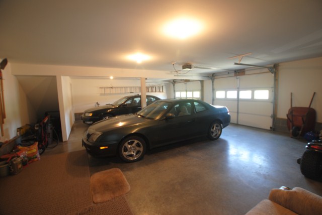 Oversized 2 car garage