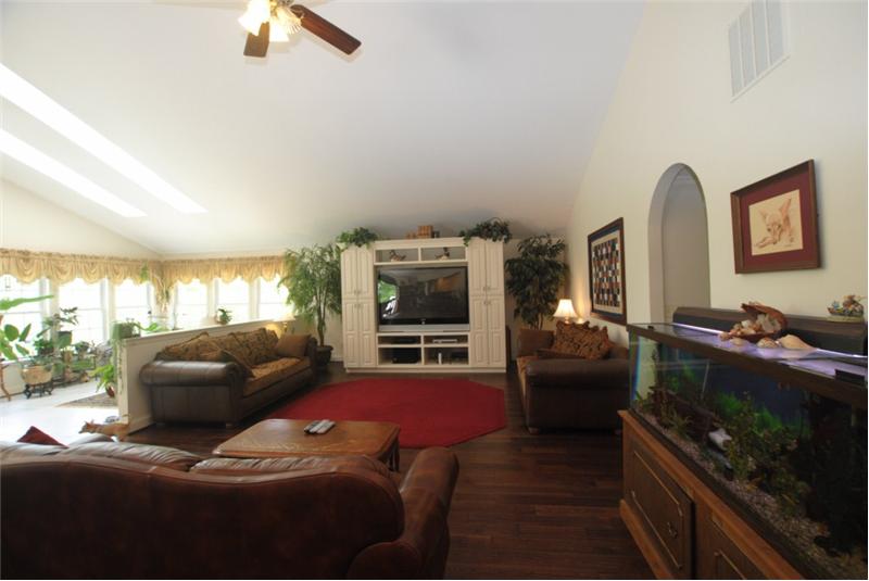 Spacious living room