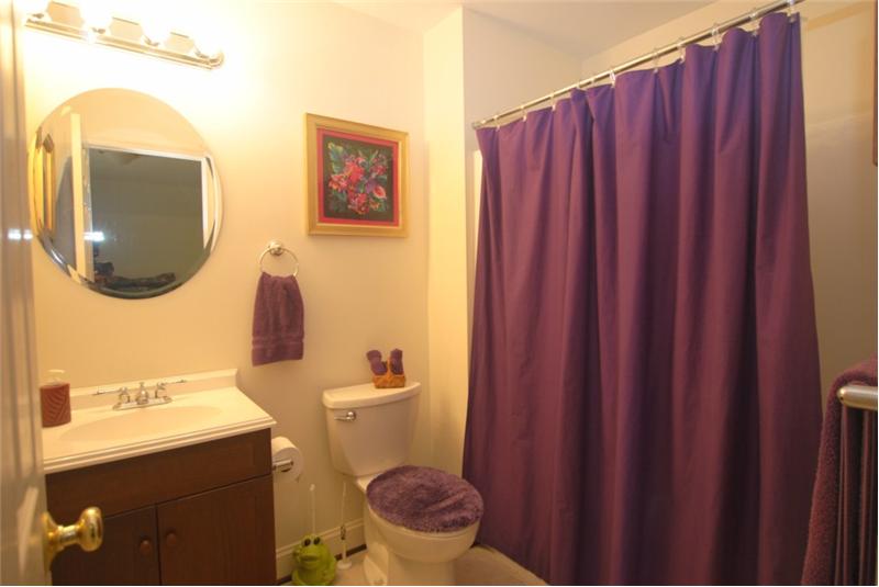 Attached bath w/ bedroom 2