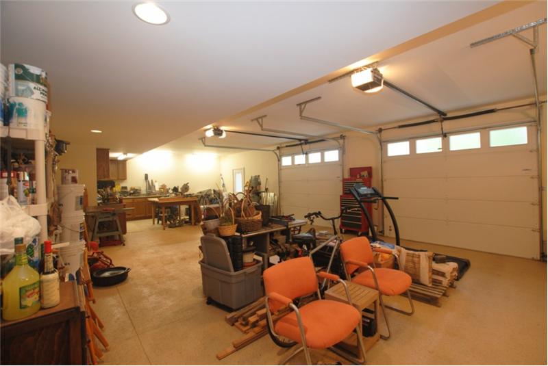 Garage has finished walls and ceiling