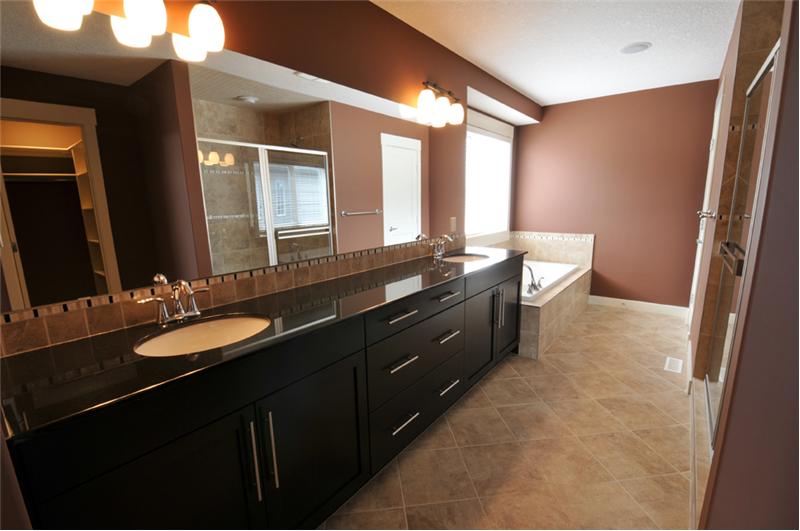 Master ensuite.
