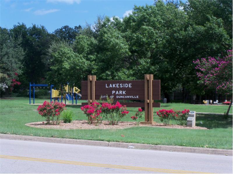 Walk to Lakeside Community Park