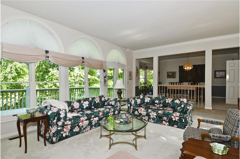 Looking to the Formal Dining room