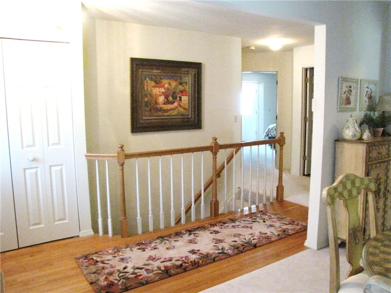 Entry Foyer w/wood Floor & Open Staircase