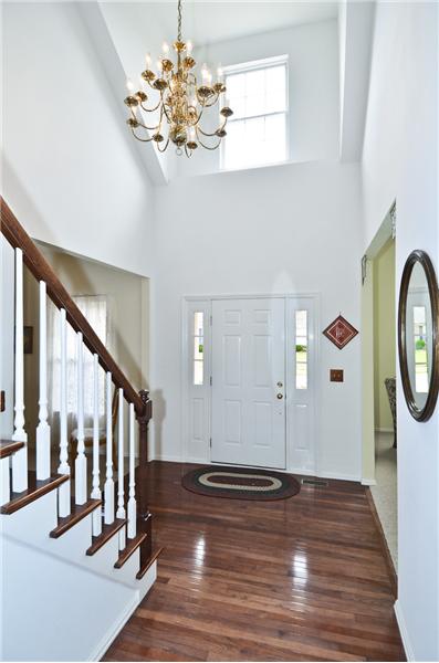 2sty Entry foyer with wood floor