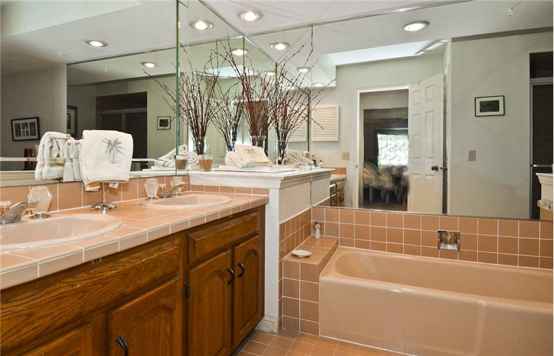 Master Vanity with 2 sinks
