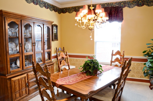 The formal dining room has beautiful decorative lighting!