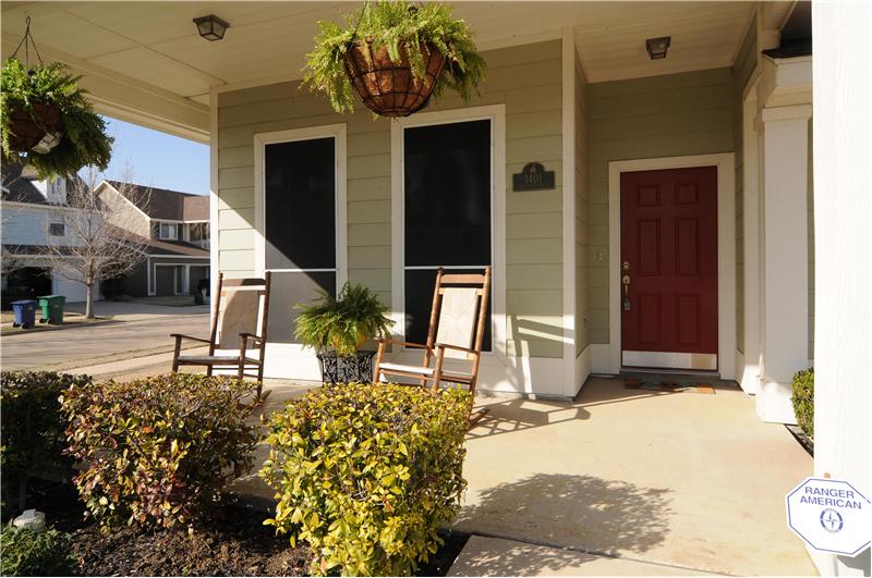 Large front porch - Great for outdoor activities!