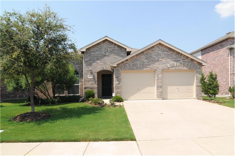 3 bed 2 bath in beautiful Paloma Creek!