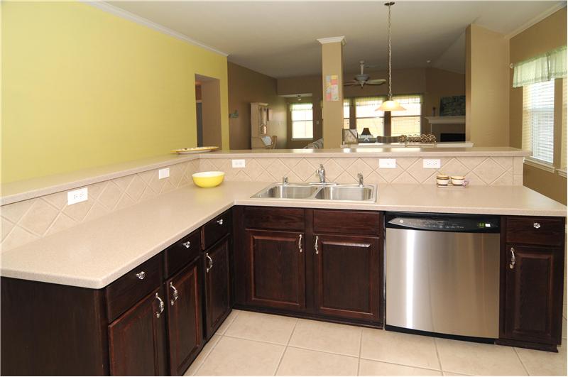 Enjoy corian countertops and lots of counter space!