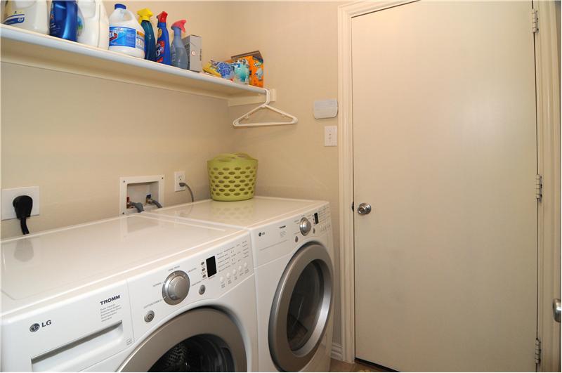 Full size laundry room with washer & dryer hookups.