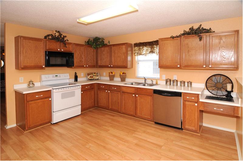 Kitchen has lots of cabinet space!