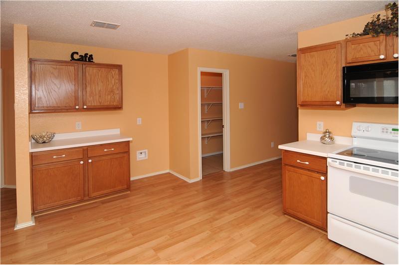 The kitchen has a breakfast nook area and a built-in desk.