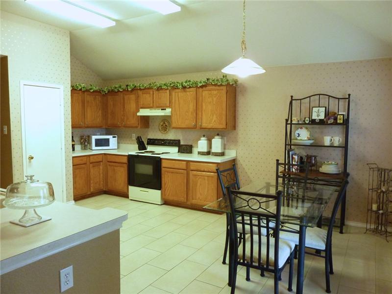 Perfect size with a nice breakfast nook just off the kitchen.