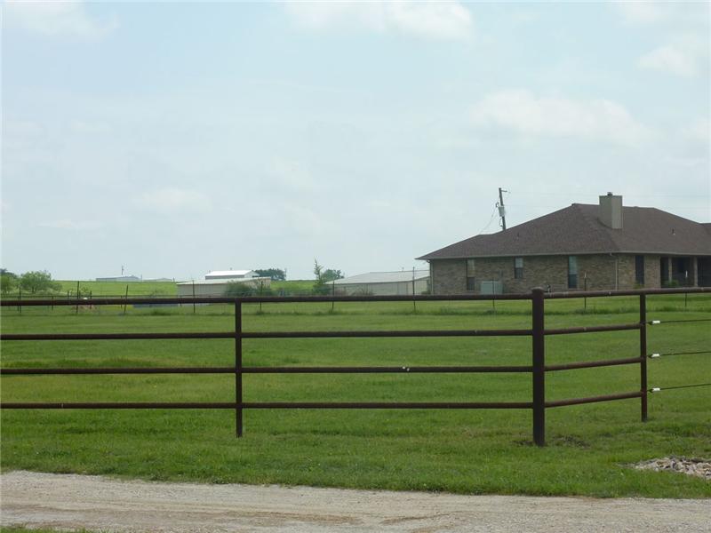 Horses, livestock, pigs, donkeys all welcome on the 5 acre lot.