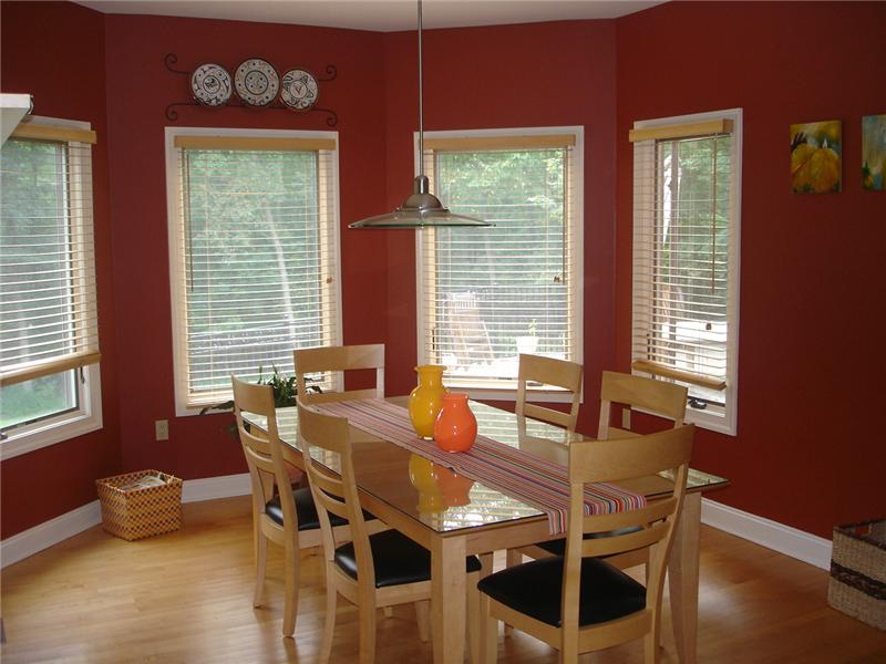 Breakfast area, attached to kitchen