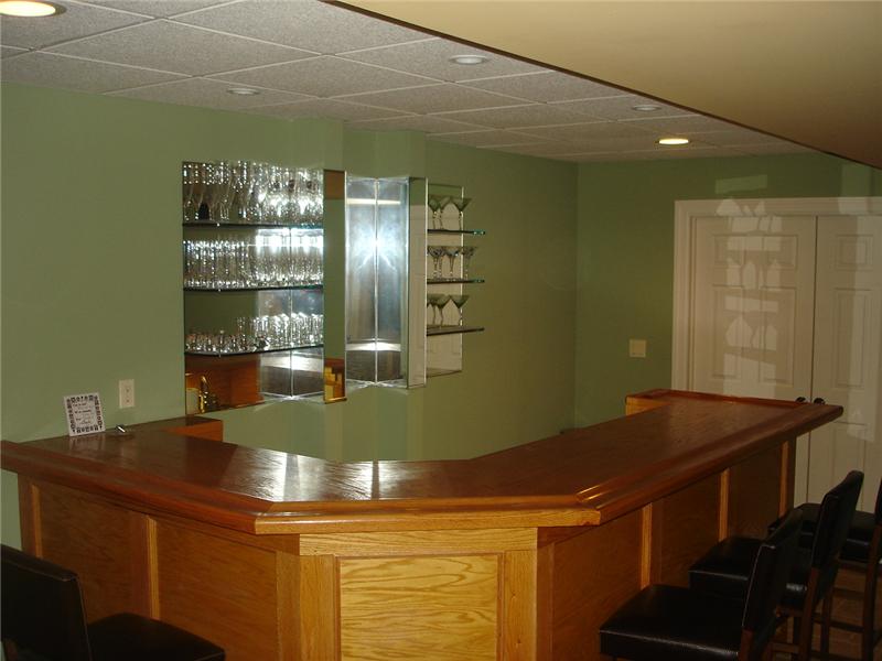 Basement, wet bar