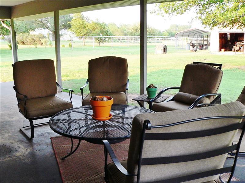 Covered patio w/north view
