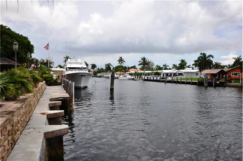 Side Canal with 100 ft of dock space
