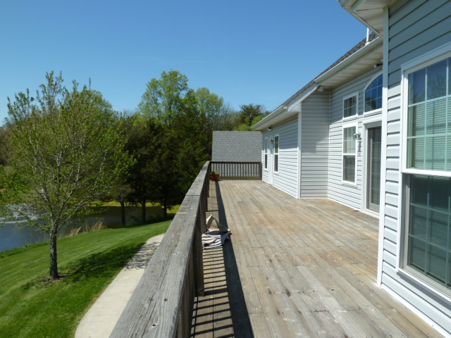 Extensive decking