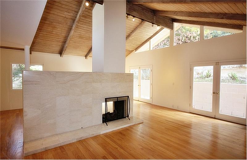 Living room with double-sided fireplace