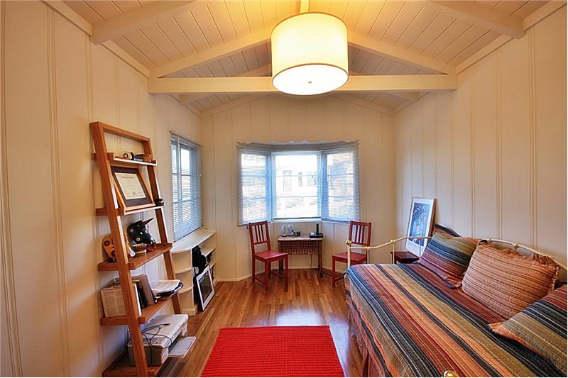 Secondary bedroom with peek ocean view