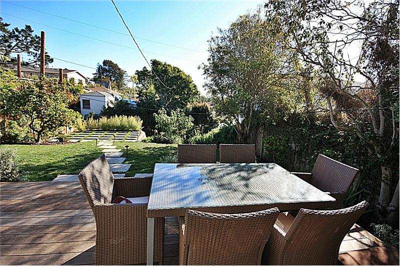 Outdoor dining room