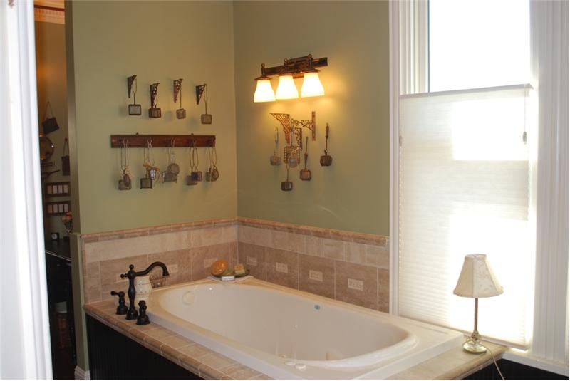 Jacuzzi Tub in Master Suite
