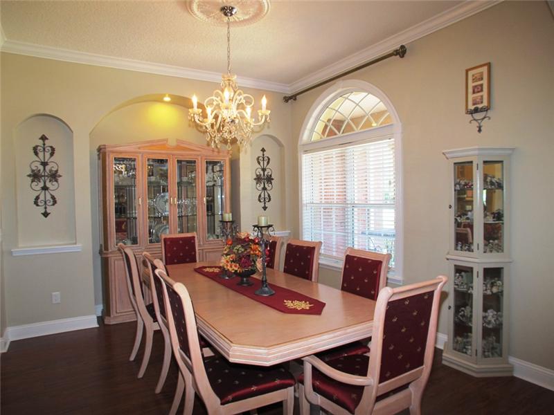 Formal Dining Room with Niches and Alcove