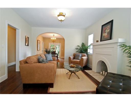 Living Room with fireplace