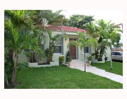 Exterior Front View of Yard from Street