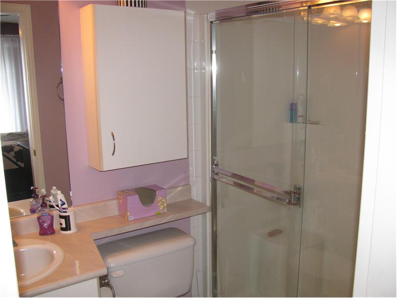 Ensuite with large shower